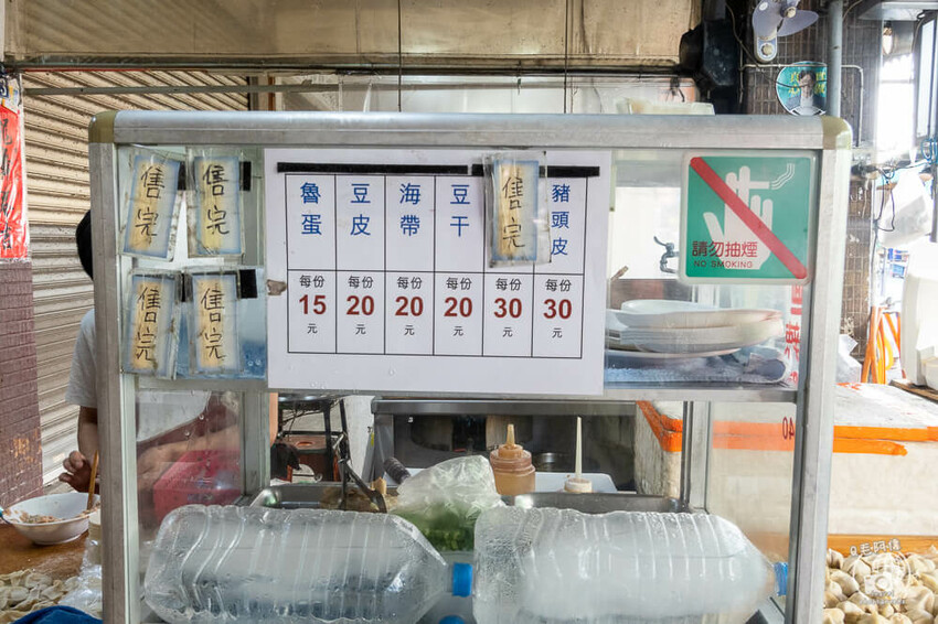 台中市西區向上水餃 | 台中向上市場必吃銅板美食,水餃1顆3元爆便宜,人人起手20顆~