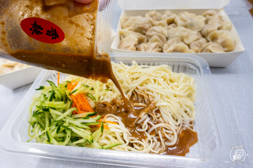 台中市西區向上水餃 | 台中向上市場必吃銅板美食,水餃1顆3元爆便宜,人人起手20顆~