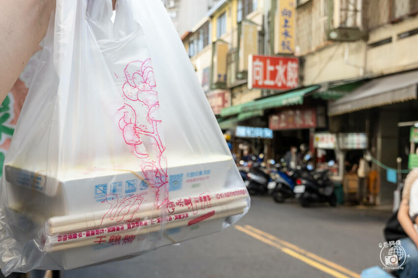 台中市西區向上水餃 | 台中向上市場必吃銅板美食,水餃1顆3元爆便宜,人人起手20顆~