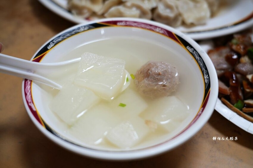 向上水餃 ❙ 一顆3元的手工水餃,新鮮現包現吃,台中向上市場 向上水餃 ❙ 一顆3元的手工水餃,新鮮現包現吃,台中向上市場