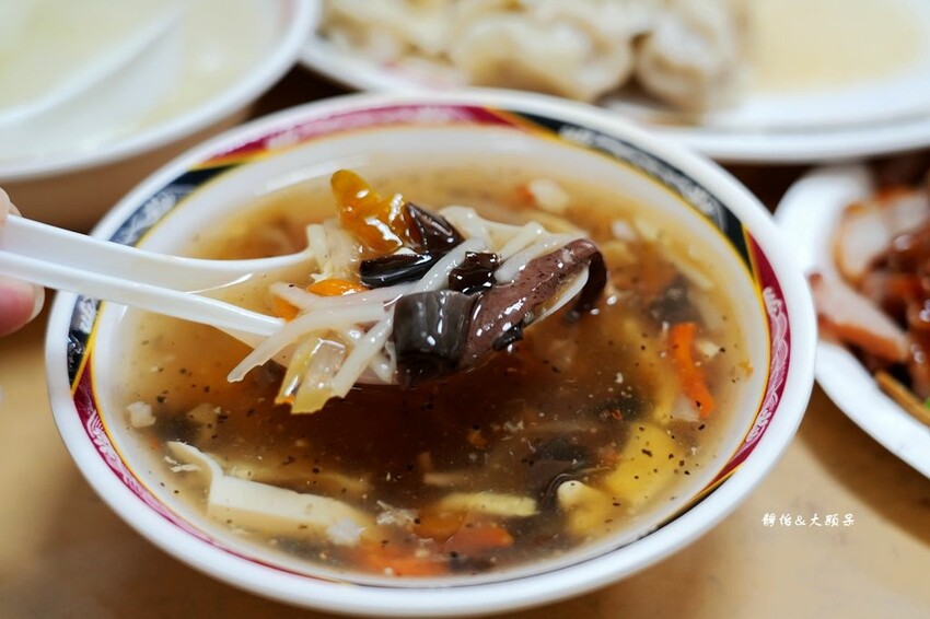 向上水餃 ❙ 一顆3元的手工水餃,新鮮現包現吃,台中向上市場 向上水餃 ❙ 一顆3元的手工水餃,新鮮現包現吃,台中向上市場