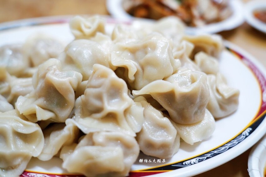 向上水餃 ❙ 一顆3元的手工水餃,新鮮現包現吃,台中向上市場 向上水餃 ❙ 一顆3元的手工水餃,新鮮現包現吃,台中向上市場