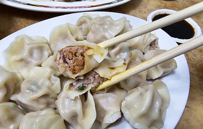 小資族月底的救星！！現包現煮手工水餃、就算漲價用餐時間人潮依舊是滿滿！！