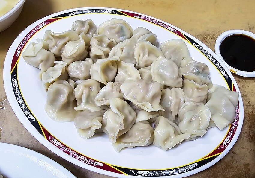 小資族月底的救星！！現包現煮手工水餃、就算漲價用餐時間人潮依舊是滿滿！！