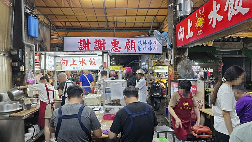 小資族月底的救星！！現包現煮手工水餃、就算漲價用餐時間人潮依舊是滿滿！！