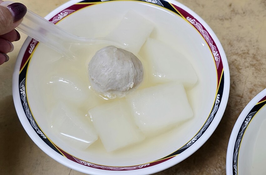 小資族月底的救星！！現包現煮手工水餃、就算漲價用餐時間人潮依舊是滿滿！！