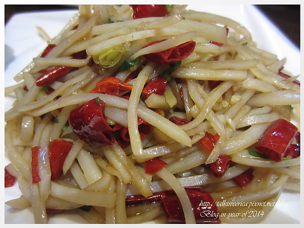 『呷』「北市信義區」☆李雪辣嬌 川味廚房☆ 回味無窮的炸肥腸