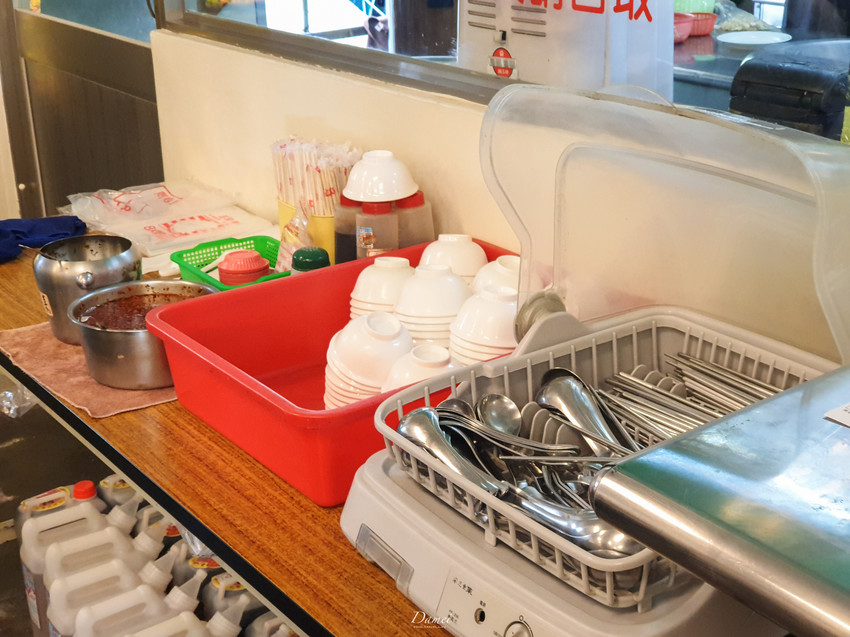 source: imgur.com 高雄左營|西安麵食館-位在停車場的麵店,一碗麵一條麵