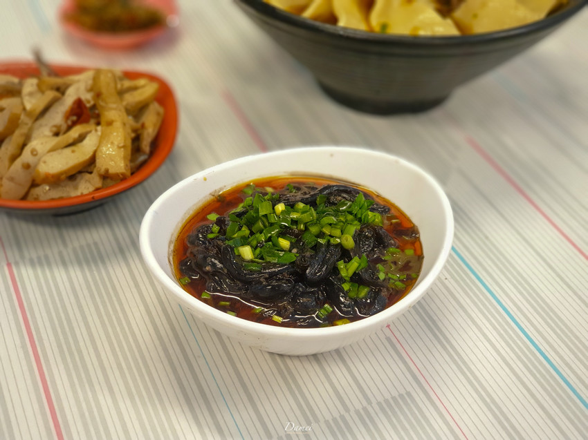 source: imgur.com 高雄左營|西安麵食館-位在停車場的麵店,一碗麵一條麵