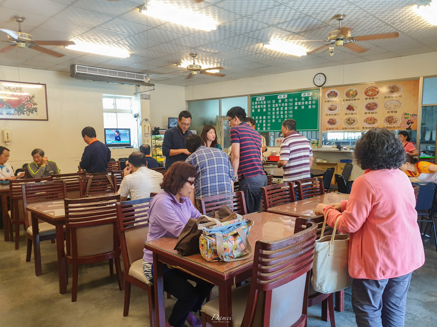 source: imgur.com 高雄左營|西安麵食館-位在停車場的麵店,一碗麵一條麵