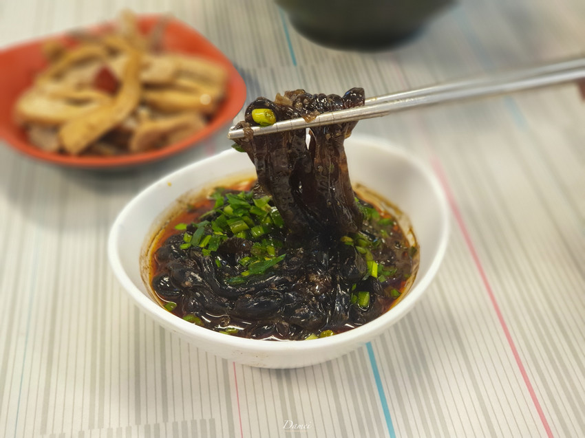 source: imgur.com 高雄左營|西安麵食館-位在停車場的麵店,一碗麵一條麵