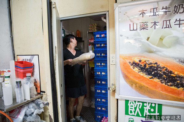 四季逗黑砂糖木瓜牛奶:【食記】{高雄。苓雅區}自強夜市裡的果汁調色盤四季逗好喝新鮮又健康 四季逗黑砂糖木瓜牛奶:【食記】{高雄。苓雅區}自強夜市裡的果汁調色盤四季逗好喝新鮮又健康