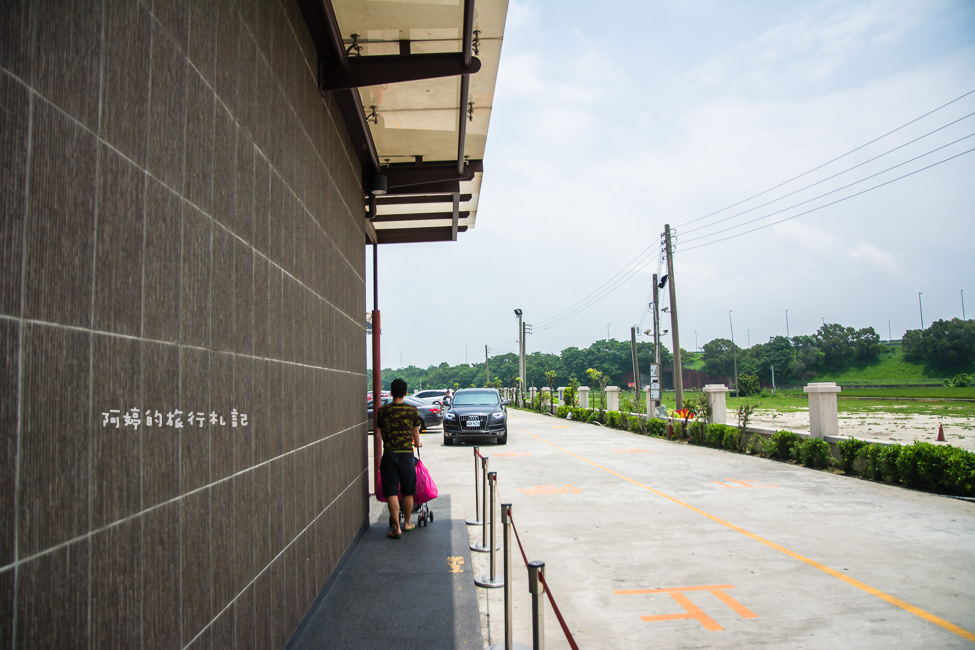 ｜苗栗伴手禮｜垂坤食品，苑裡超人氣伴手禮，超好採買的休息站（交流道旗艦店） - 阿婷的旅行札記。