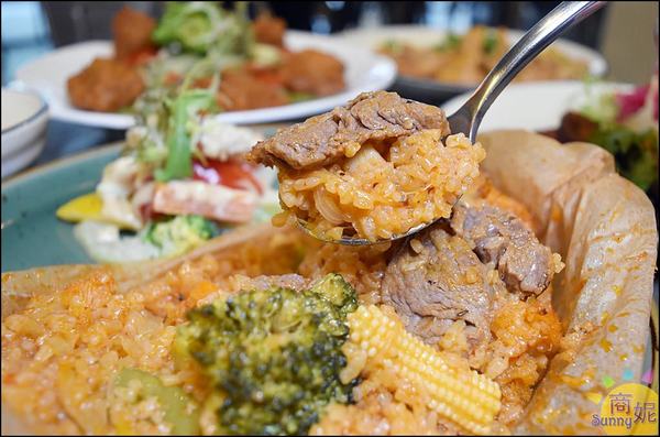 昨日花卷 跨界好食：台中超值商業午餐。大份量異國美味打卡加送飲料套餐均一價240