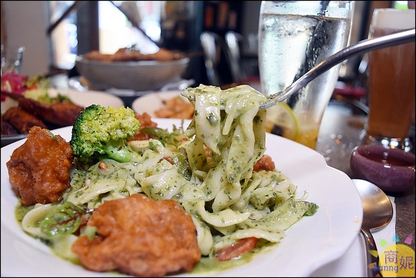 昨日花卷 跨界好食：台中超值商業午餐。大份量異國美味打卡加送飲料套餐均一價240