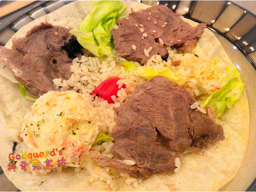 昨日花卷 跨界好食：(食記)[台中市西區] 好澎湃的大卷兒～祕凍滷牛肉花卷套餐——昨日花卷