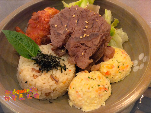 昨日花卷 跨界好食：(食記)[台中市西區] 好澎湃的大卷兒～祕凍滷牛肉花卷套餐——昨日花卷