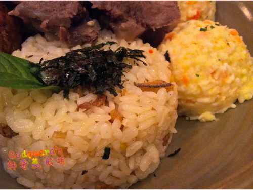 昨日花卷 跨界好食：(食記)[台中市西區] 好澎湃的大卷兒～祕凍滷牛肉花卷套餐——昨日花卷