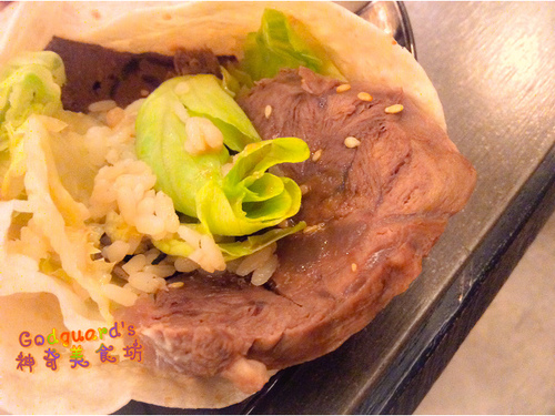 昨日花卷 跨界好食：(食記)[台中市西區] 好澎湃的大卷兒～祕凍滷牛肉花卷套餐——昨日花卷