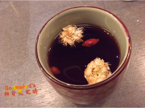 昨日花卷 跨界好食：(食記)[台中市西區] 好澎湃的大卷兒～祕凍滷牛肉花卷套餐——昨日花卷