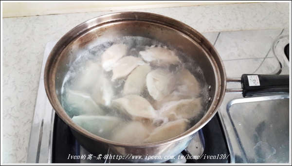 老克明蔥神派【多層次餅皮】(150±10g)X5包：《網購宅配美食》假日在家方便的美食小吃-『老克明食品有限公司』的「手工水餃」及「手工蔥神派」