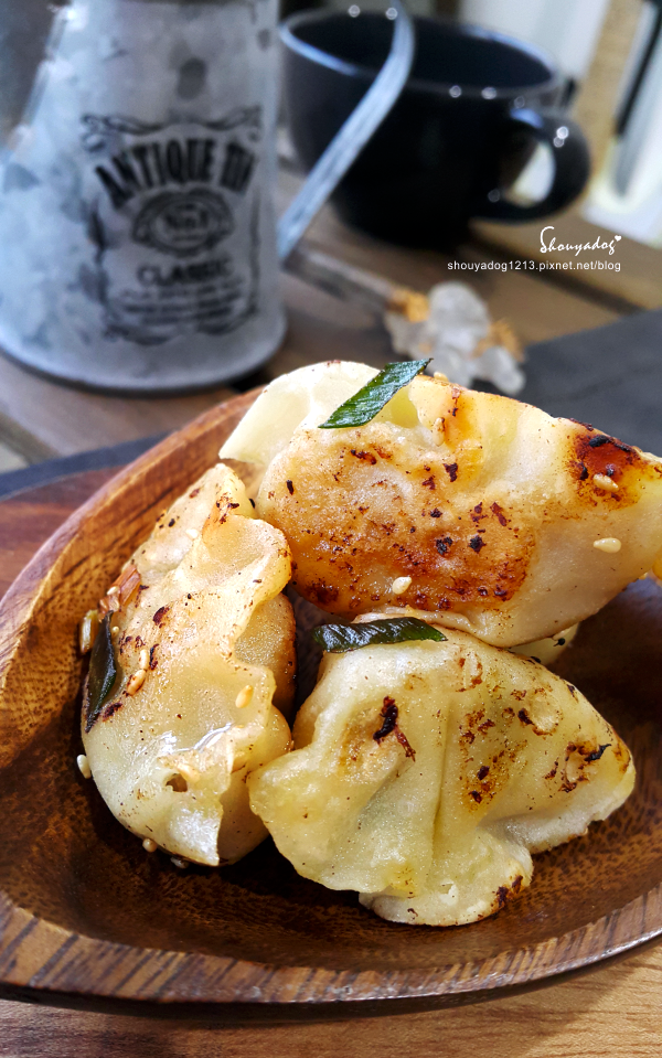 蔥媽媽美食生活館:【宅配美食】蔥媽媽 爆汁手工水餃X古早味情人果冰