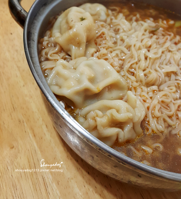 蔥媽媽美食生活館:【宅配美食】蔥媽媽 爆汁手工水餃X古早味情人果冰