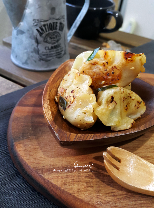 蔥媽媽美食生活館:【宅配美食】蔥媽媽 爆汁手工水餃X古早味情人果冰