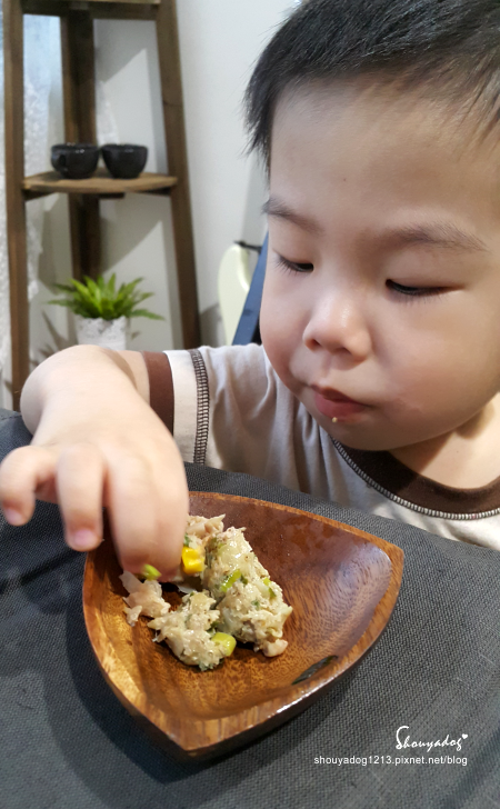 蔥媽媽美食生活館:【宅配美食】蔥媽媽 爆汁手工水餃X古早味情人果冰