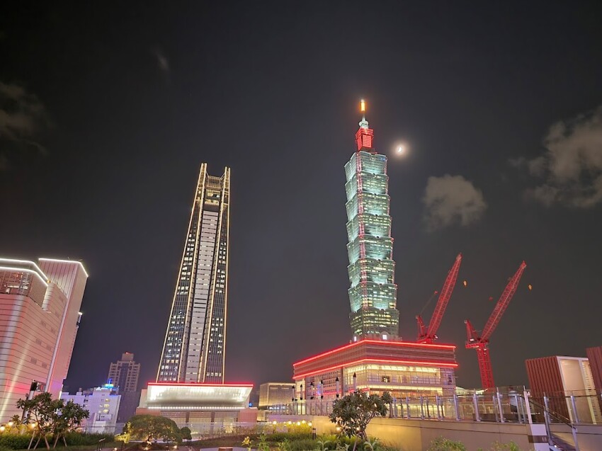 [住]台北 寒舍艾麗酒店 客房內及戶外泳池 擁覽絕佳的台北101美景 PURE高效率殺菌清淨機 房內享受高品質好空