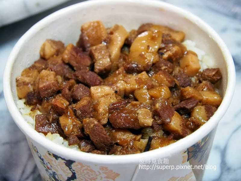 [中台灣食記]台中的第五市場正老牌魷魚羹：料多味美好滋味