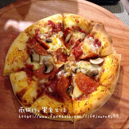 台北大安。忠孝敦化站｜Kikos Diner 夏威夷漢堡排飯專賣店 ♥ 全球首家Sanrio(三麗鷗)授權美式餐廳｜2013.12