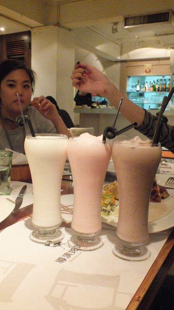 鬆餅控可別錯過啦!導演姐妹的店。下午茶聊天用餐的好去處。蜂蜜芥末雞肉沙拉也好美味呦~