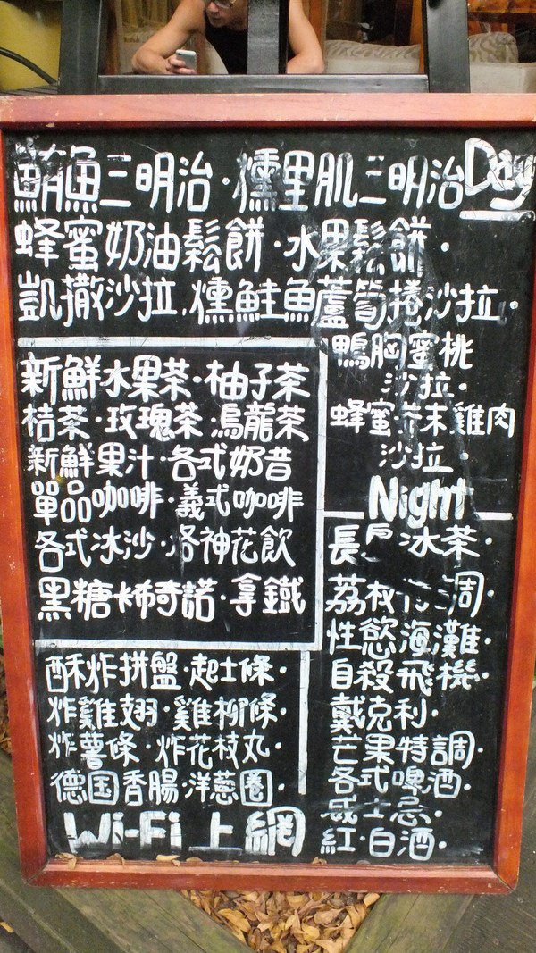 鬆餅控可別錯過啦!導演姐妹的店。下午茶聊天用餐的好去處。蜂蜜芥末雞肉沙拉也好美味呦~