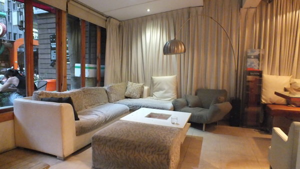 鬆餅控可別錯過啦!導演姐妹的店。下午茶聊天用餐的好去處。蜂蜜芥末雞肉沙拉也好美味呦~