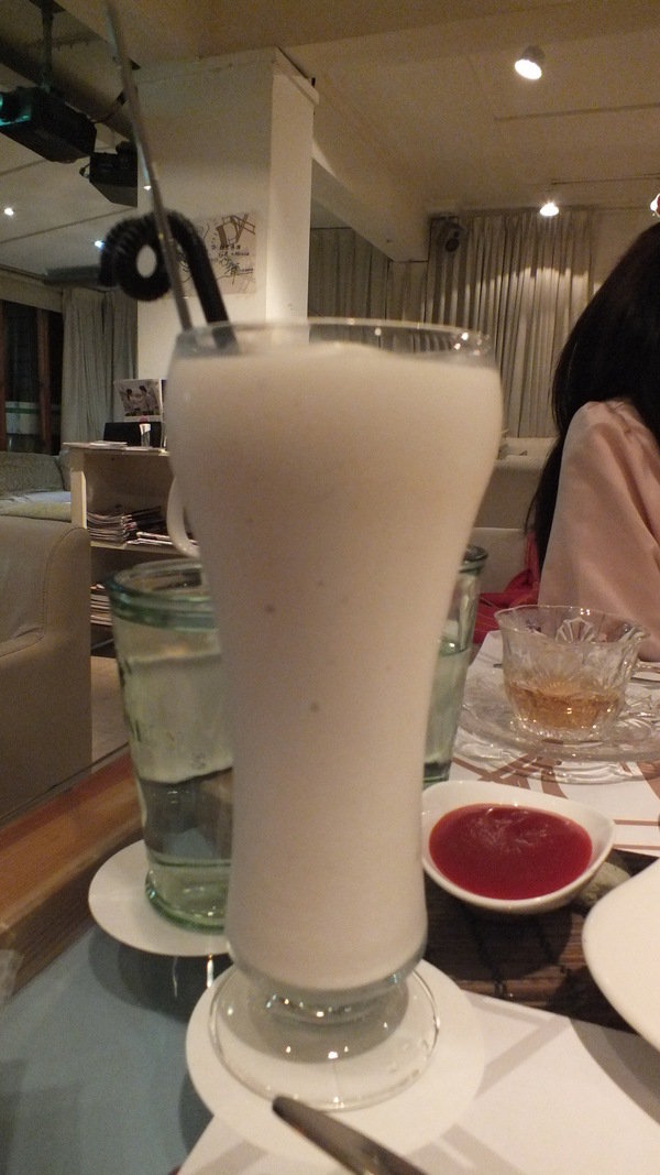 鬆餅控可別錯過啦!導演姐妹的店。下午茶聊天用餐的好去處。蜂蜜芥末雞肉沙拉也好美味呦~