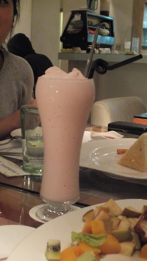 鬆餅控可別錯過啦!導演姐妹的店。下午茶聊天用餐的好去處。蜂蜜芥末雞肉沙拉也好美味呦~