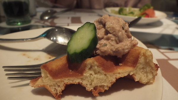 鬆餅控可別錯過啦!導演姐妹的店。下午茶聊天用餐的好去處。蜂蜜芥末雞肉沙拉也好美味呦~