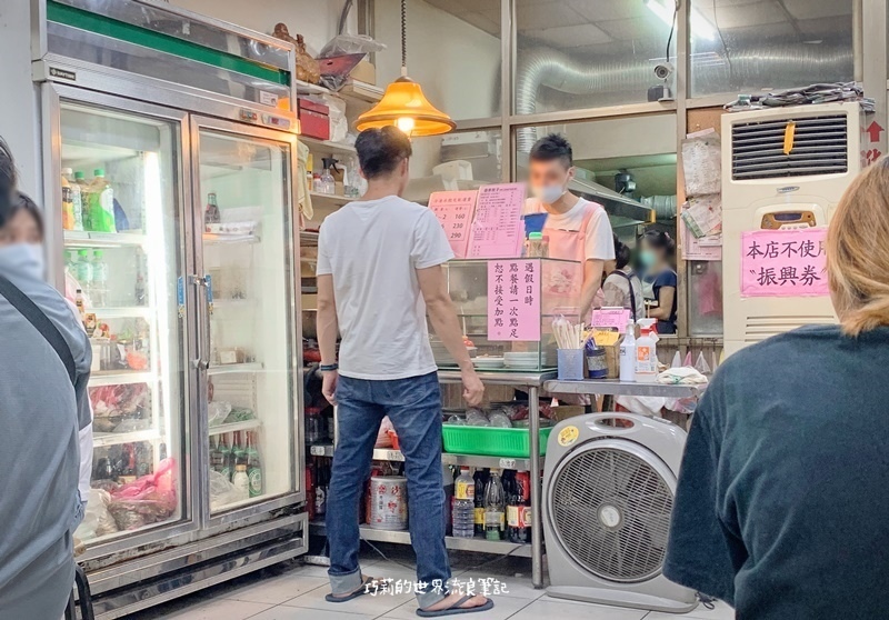 盛東餃子館 || 晚來吃不到！營業時間超短，東勢在地45年的人氣餃子館