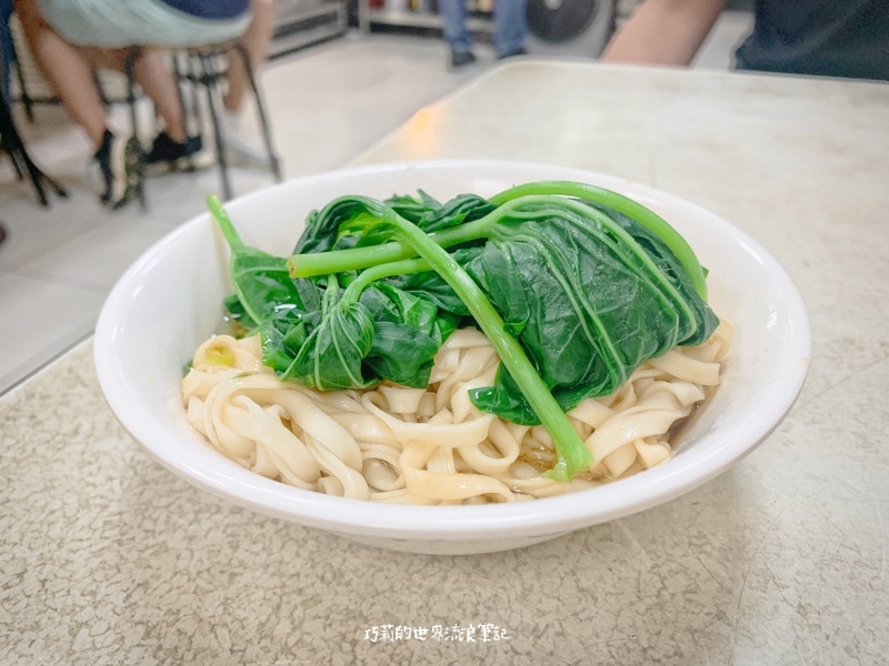 盛東餃子館 || 晚來吃不到！營業時間超短，東勢在地45年的人氣餃子館