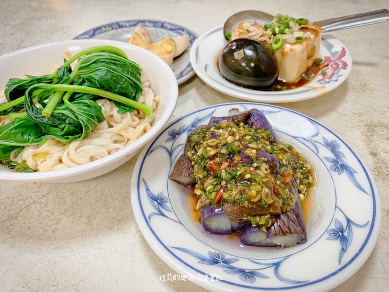 盛東餃子館 || 晚來吃不到！營業時間超短，東勢在地45年的人氣餃子館