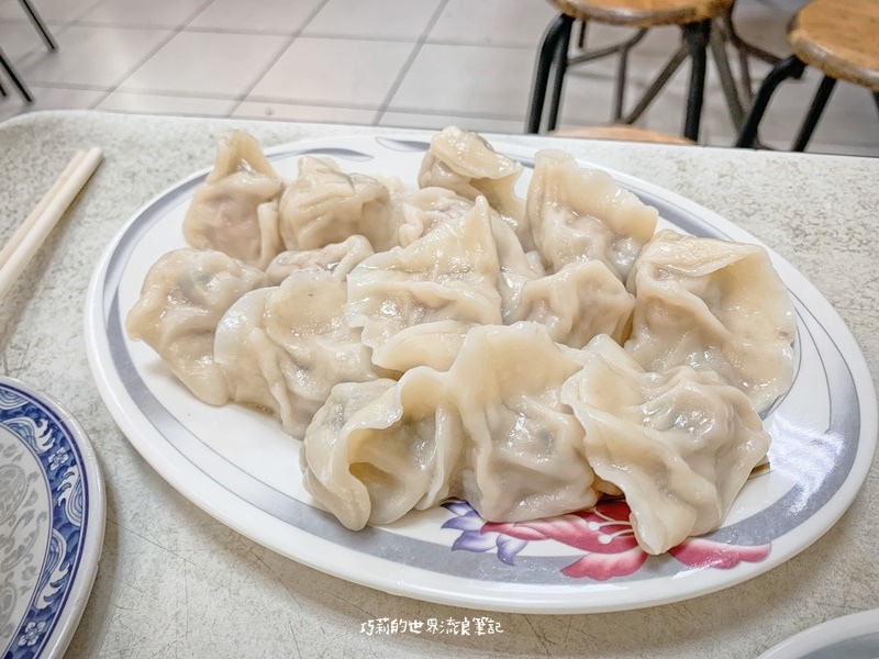 盛東餃子館 || 晚來吃不到！營業時間超短，東勢在地45年的人氣餃子館