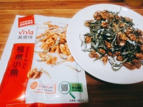 萬歲牌核桃小魚 (1).jpg - 開箱 萬歲牌杏仁小魚 