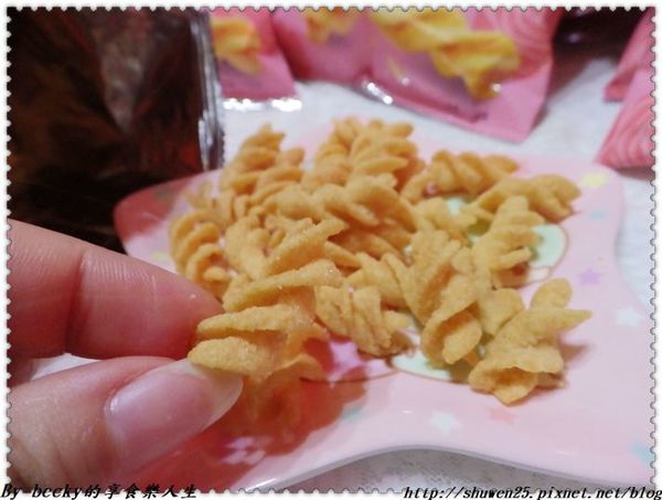 <聯華食品|零食>新上市粉粉嫰嫰之心花朵朵開夢幻少女心之女孩專屬的可樂果新口味~檸檬玫瑰鹽/零食,餅乾,美食/可樂果川霸麻辣 尚酥！