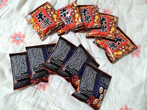 萬歲牌米果綜合果鹽味/辣味，一口接一口，越吃越順口，閒暇嘴饞時的好搭檔!