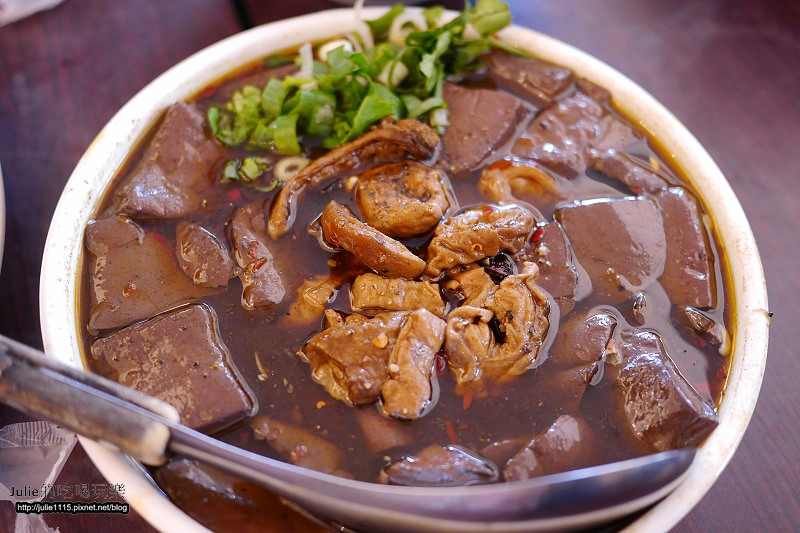 深坑老街●吃●王水成臭豆腐麻辣鴨血+阿珠芋圓