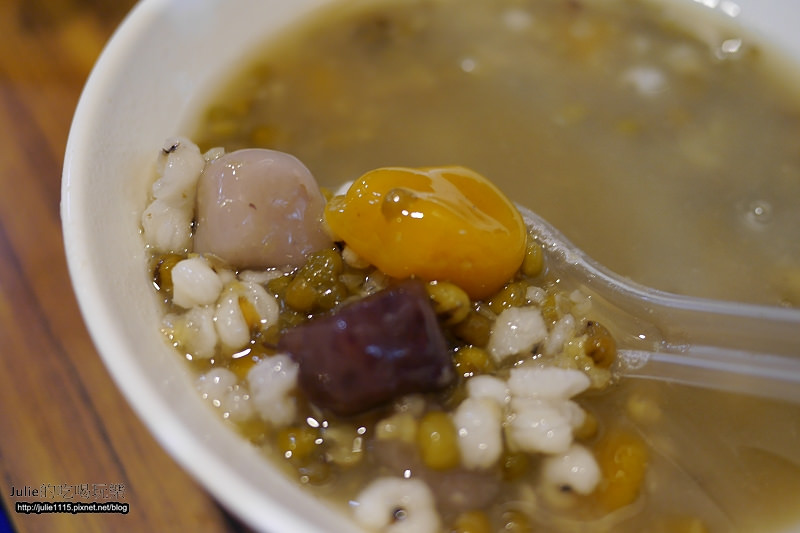 深坑老街●吃●王水成臭豆腐麻辣鴨血+阿珠芋圓