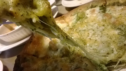 岩磨坊：吃過pasta？吃過pizza？那有沒有吃過pizza+pasta! Pasta pizza就在岩磨坊!