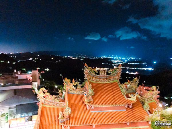 【新北。美食】 瑞芳 / 九份，九份老街必吃美食，賴阿婆芋園，阿蘭草仔粿，夜訪九份