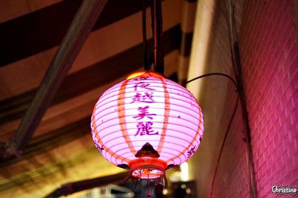 【新北。美食】 瑞芳 / 九份，九份老街必吃美食，賴阿婆芋園，阿蘭草仔粿，夜訪九份